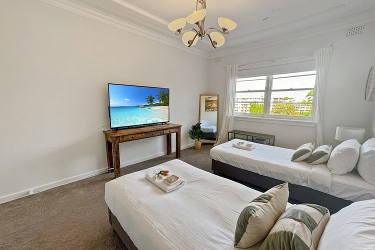 Warm Spacious Bondi Stay with Parking