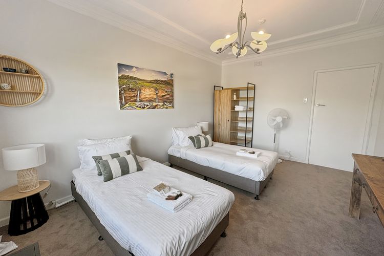 Warm Spacious Bondi Stay with Parking