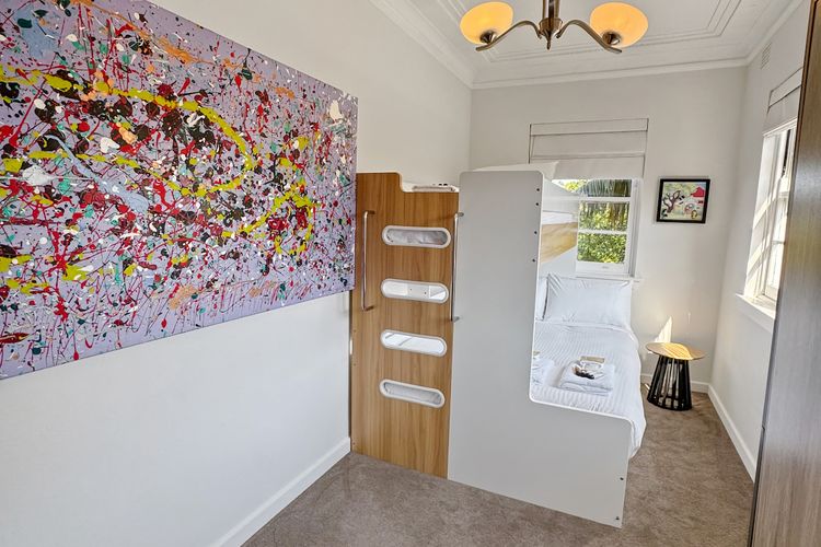 Warm Spacious Bondi Stay with Parking