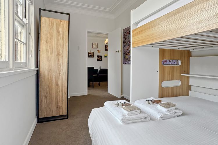 Warm Spacious Bondi Stay with Parking