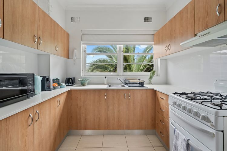 Warm Spacious Bondi Stay with Parking