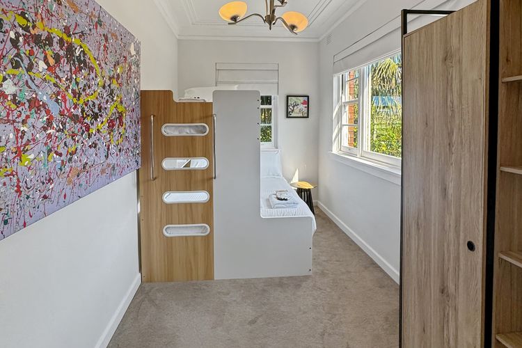 Warm Spacious Bondi Stay with Parking