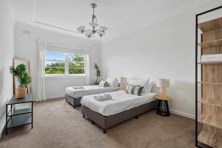 Warm Spacious Bondi Stay with Parking
