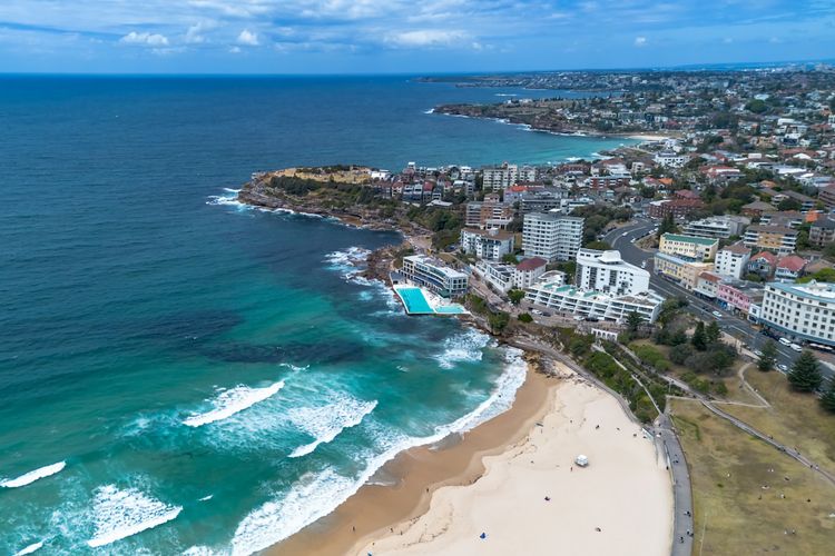 Warm Spacious Bondi Stay with Parking