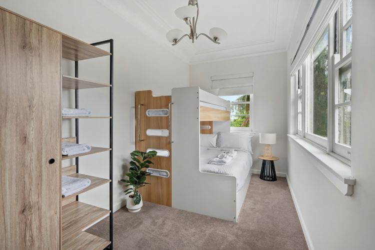 Warm Spacious Bondi Stay with Parking