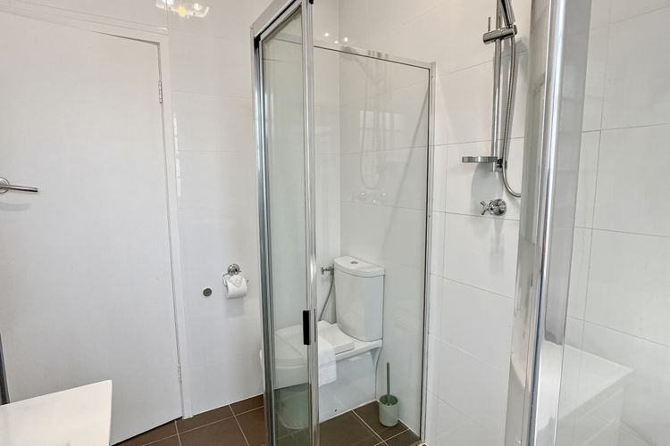 Warm Spacious Bondi Stay with Parking