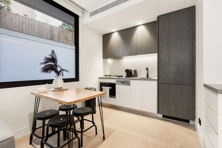 Modern 1BR Abode w Courtyard Steps to the Beach