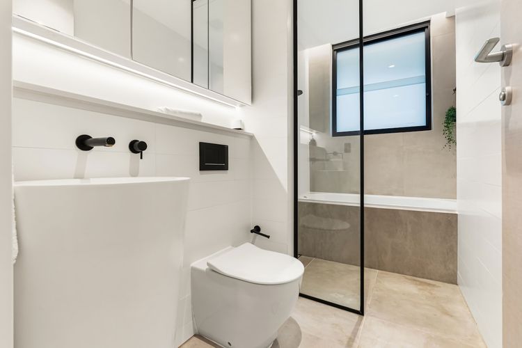 Modern 1BR Abode w Courtyard Steps to the Beach