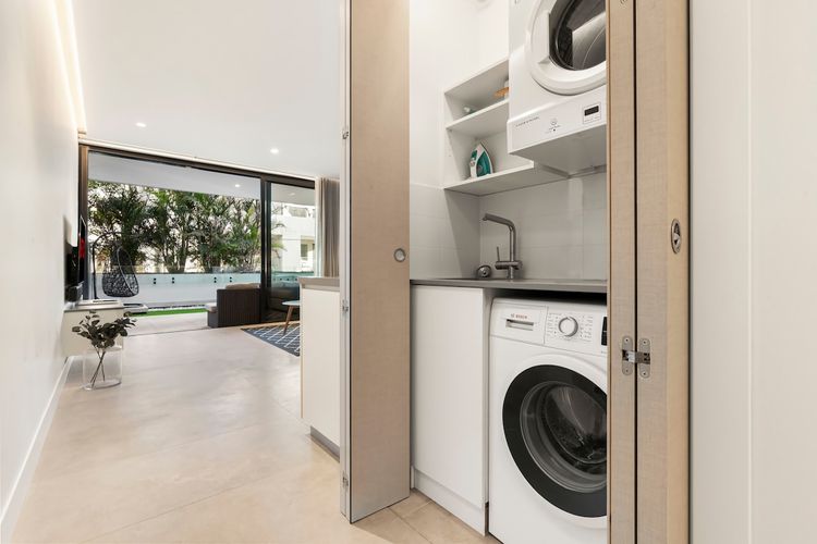 Modern 1BR Abode w Courtyard Steps to the Beach