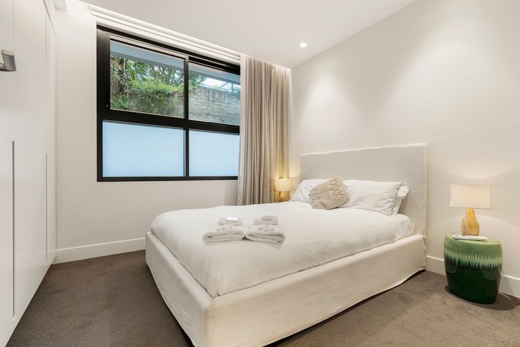 Modern 1BR Abode w Courtyard Steps to the Beach