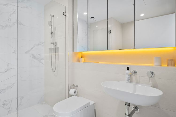 Premium Bondi Junction Living w/Lift & Parking