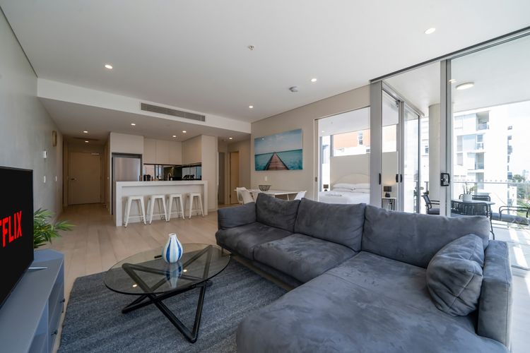 Premium Bondi Junction Living w/Lift & Parking