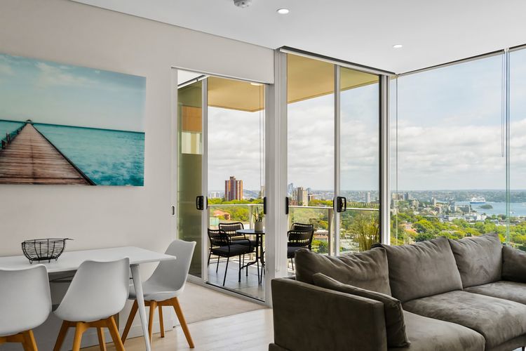 Premium Bondi Junction Living w/Lift & Parking