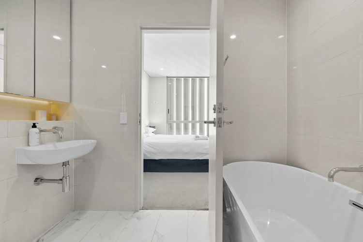 Premium Bondi Junction Living w/Lift & Parking
