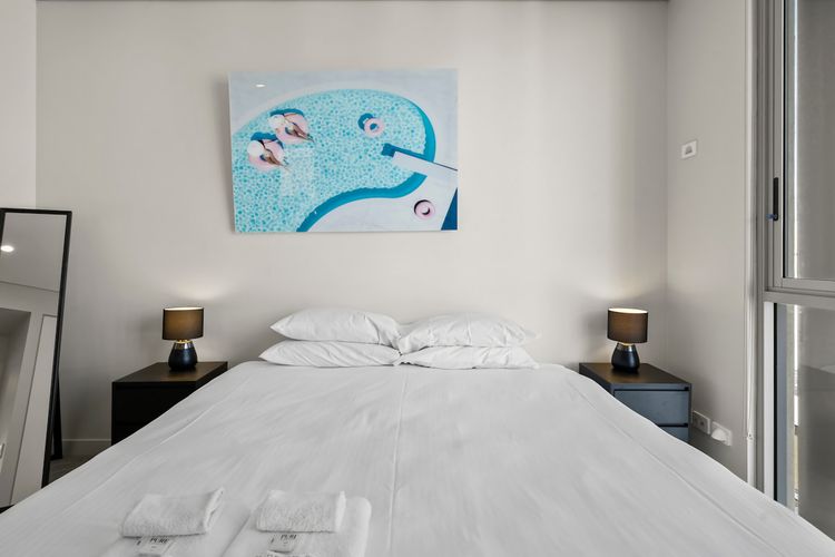 Premium Bondi Junction Living w/Lift & Parking