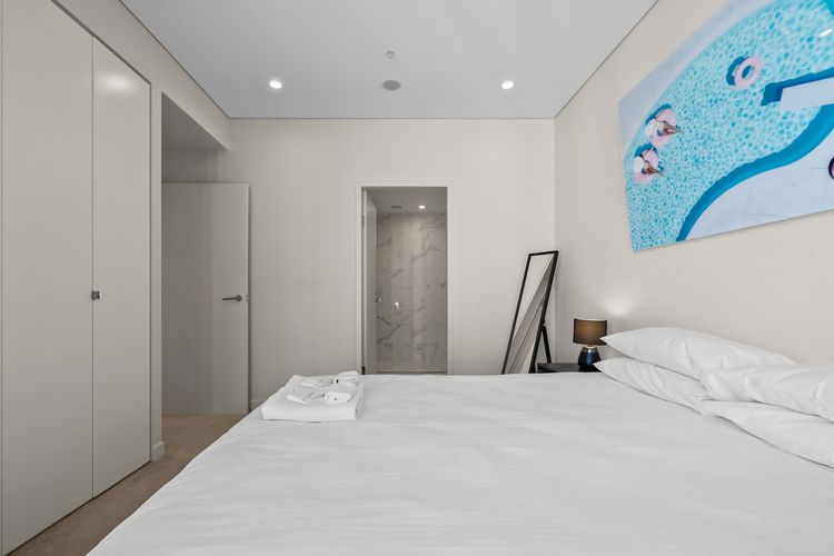 Premium Bondi Junction Living w/Lift & Parking