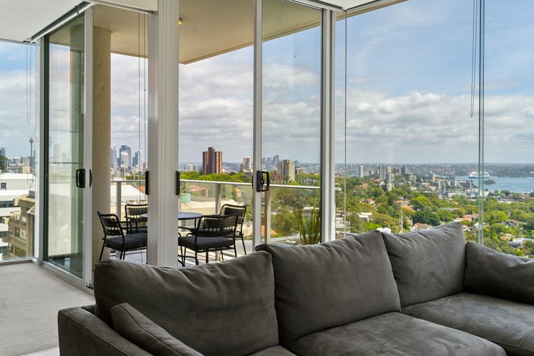 Premium Bondi Junction Living w/Lift & Parking