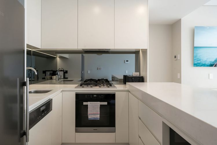Premium Bondi Junction Living w/Lift & Parking