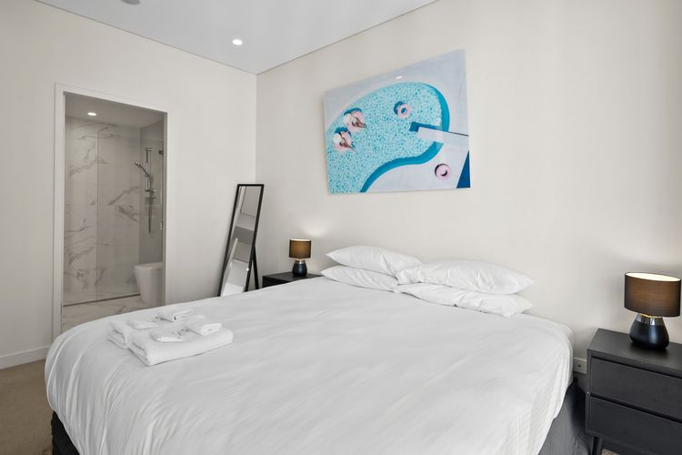 Premium Bondi Junction Living w/Lift & Parking