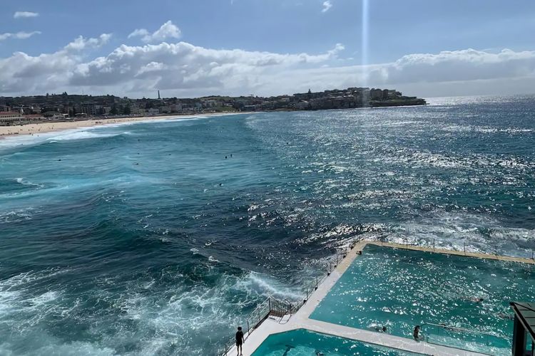 Bondi Oasis: 2BR Walk to Beach w/ Parking