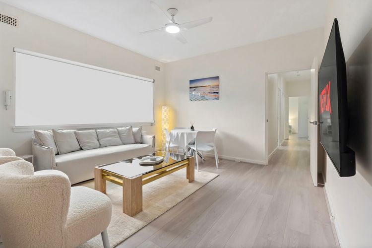 Bondi Oasis: 2BR Walk to Beach w/ Parking