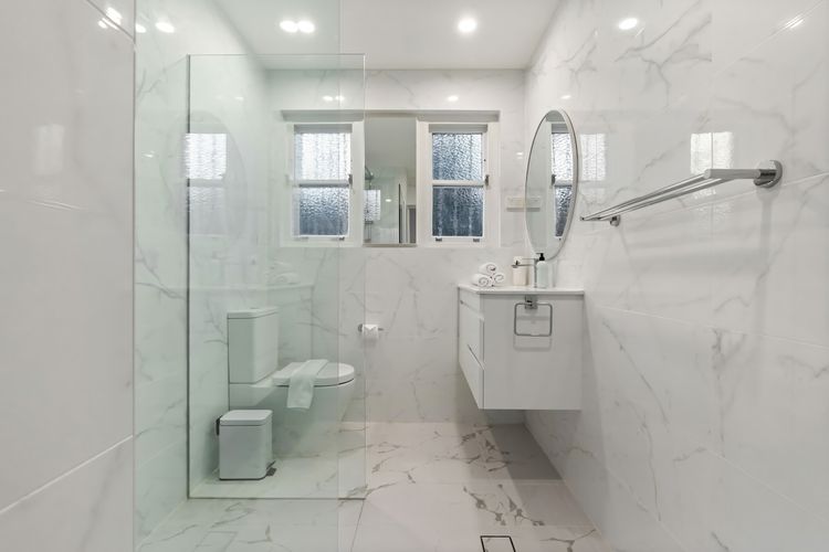 Bondi Oasis: 2BR Walk to Beach w/ Parking