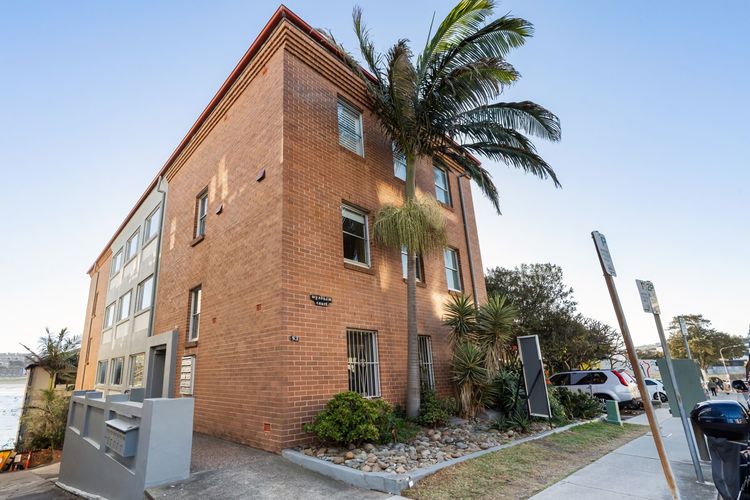Luxe 2BR w Smart TV Steps from Bondi Beach