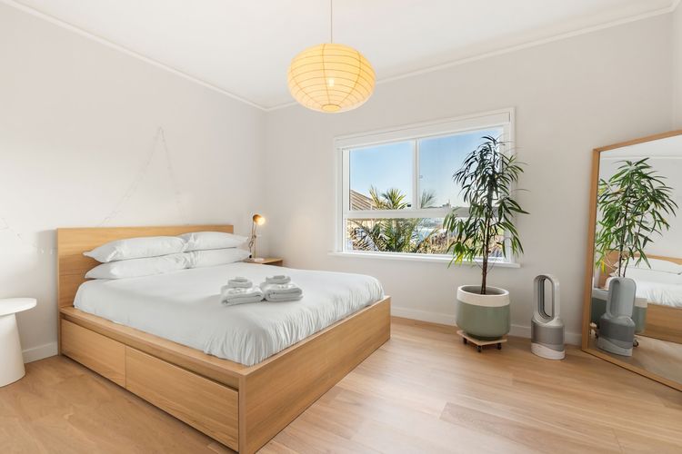 Luxe 2BR w Smart TV Steps from Bondi Beach