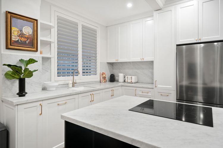 Easy Access 2BR Flat with Parking in Rose Bay