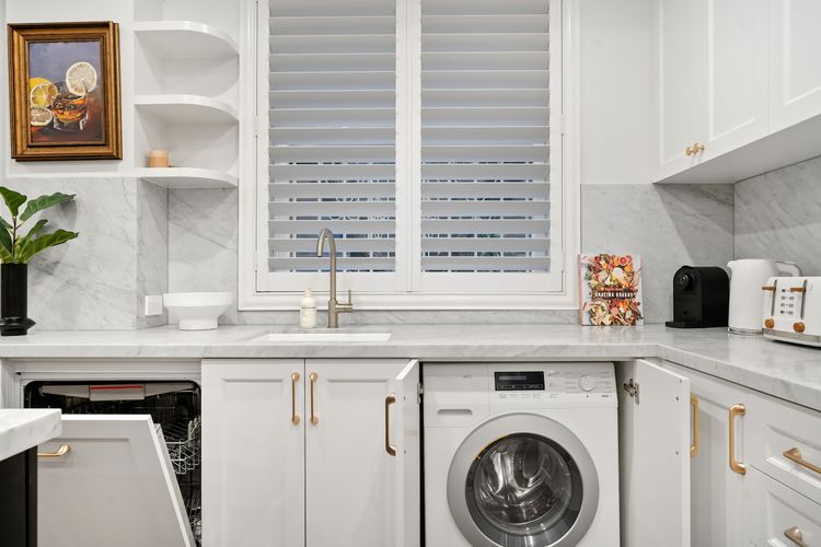 Easy Access 2BR Flat with Parking in Rose Bay
