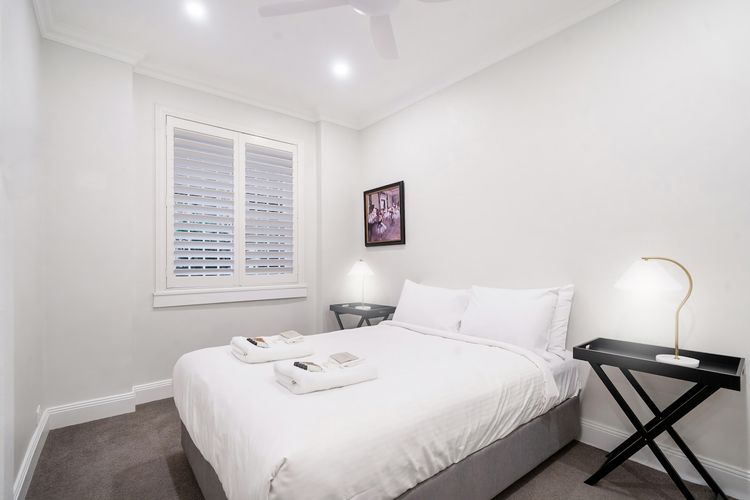 Easy Access 2BR Flat with Parking in Rose Bay