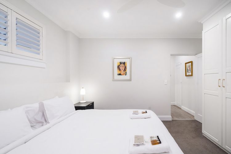 Easy Access 2BR Flat with Parking in Rose Bay