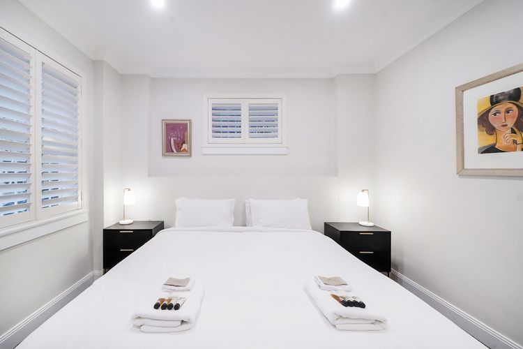 Easy Access 2BR Flat with Parking in Rose Bay