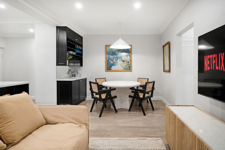 Easy Access 2BR Flat with Parking in Rose Bay