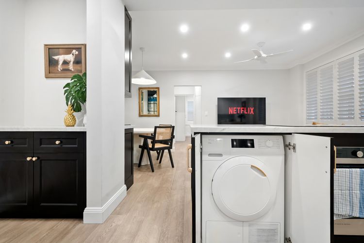 Easy Access 2BR Flat with Parking in Rose Bay