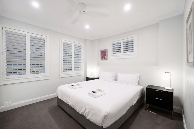Easy Access 2BR Flat with Parking in Rose Bay
