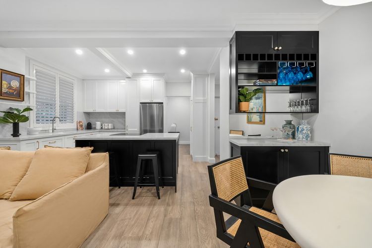 Easy Access 2BR Flat with Parking in Rose Bay