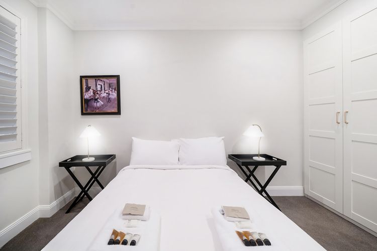 Easy Access 2BR Flat with Parking in Rose Bay