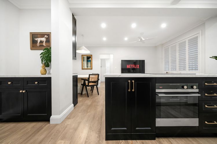 Easy Access 2BR Flat with Parking in Rose Bay