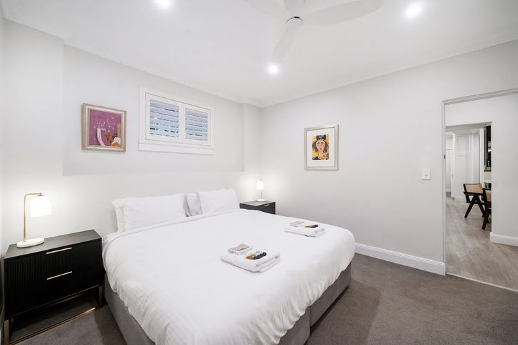 Easy Access 2BR Flat with Parking in Rose Bay