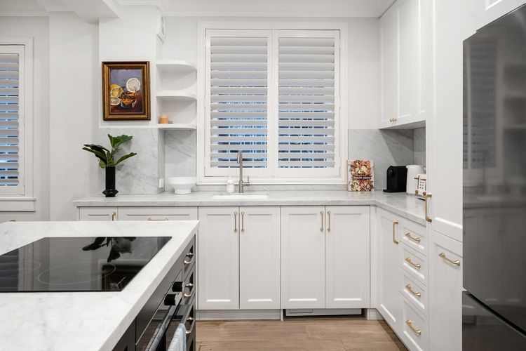 Easy Access 2BR Flat with Parking in Rose Bay