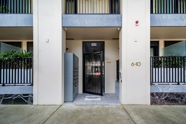 Exterior image 1