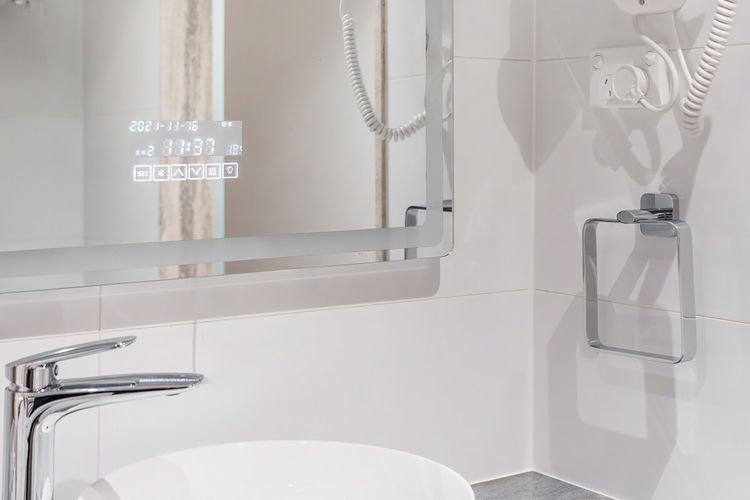 Full bathroom image 2