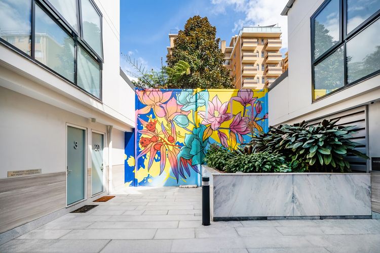 Exterior image 2