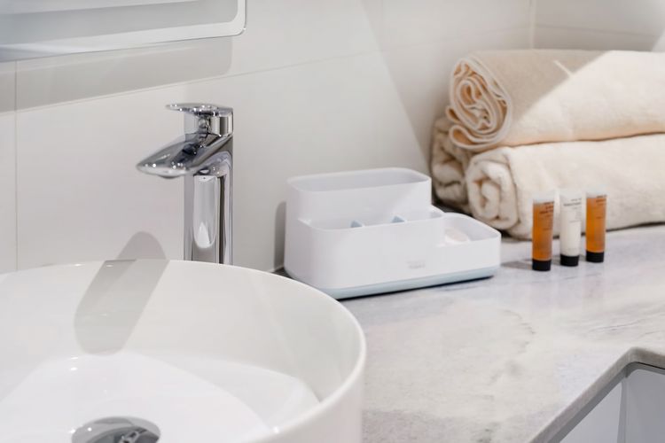 Full bathroom image 3