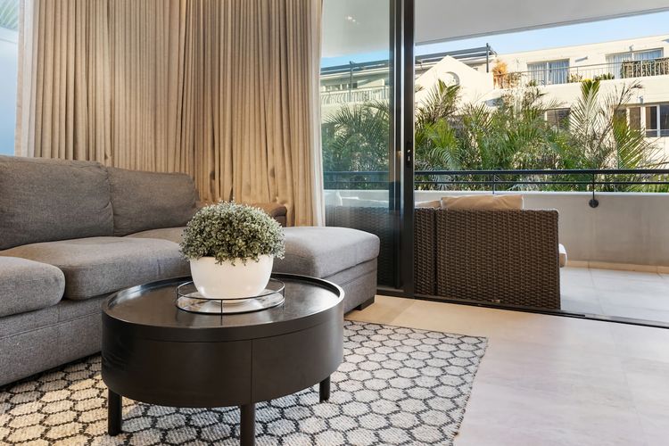 Chic 2 Bed Apartment w Balcony Near Coogee Beach