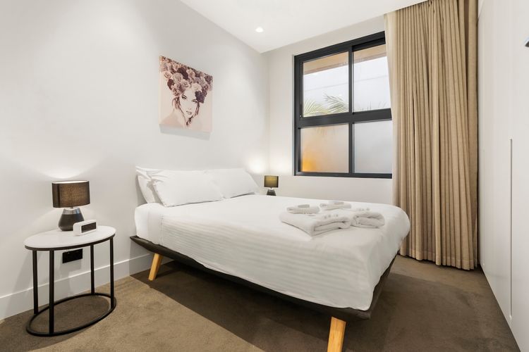Chic 2 Bed Apartment w Balcony Near Coogee Beach