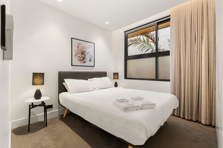 Chic 2 Bed Apartment w Balcony Near Coogee Beach
