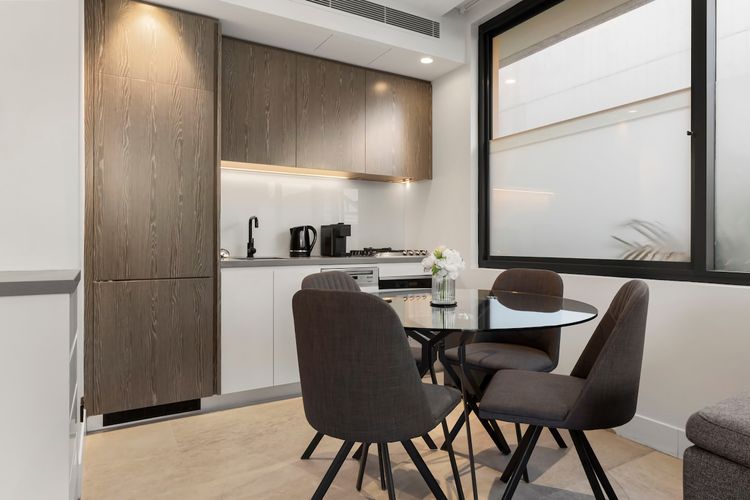 Chic 2 Bed Apartment w Balcony Near Coogee Beach