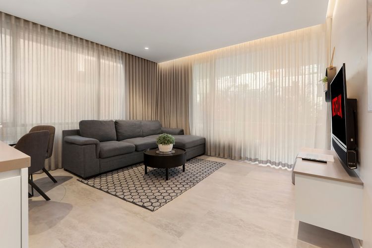Chic 2 Bed Apartment w Balcony Near Coogee Beach